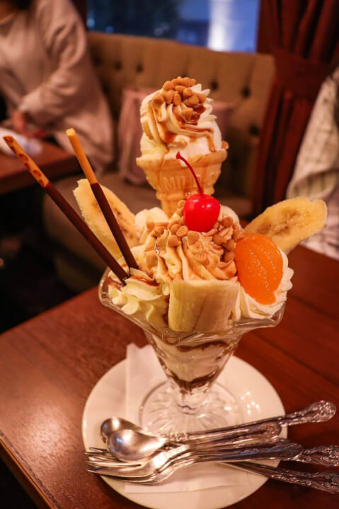 珈琲西武_新宿パフェ_でかい