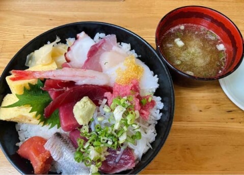 本種　海鮮丼　築地おすすめランチ