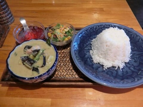 タイエラワン　グリーンカレー　横須賀海軍カレーおすすめ
