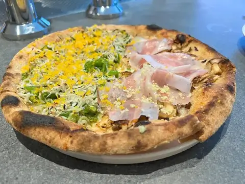 トトト_ピザ（ハーフ＆ハーフ）_中野ランチ