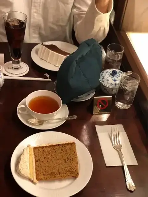 シフォンケーキ 椿屋珈琲店六本木茶寮 六本木 カフェ 夜
