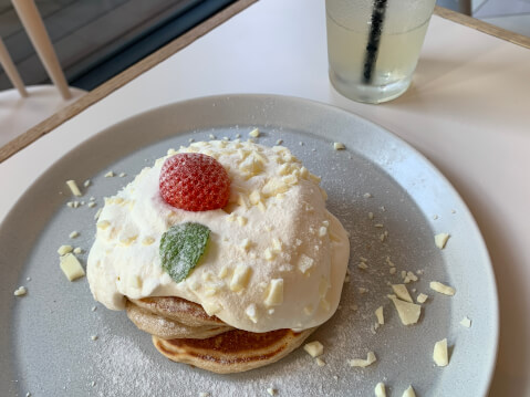 ホワイトショコラパンケーキ_SOHOLM CAFE＋DINING UMEDA_梅田パンケーキ