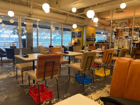 WIRED CAFEの内観_横浜西口_おしゃれなカフェ