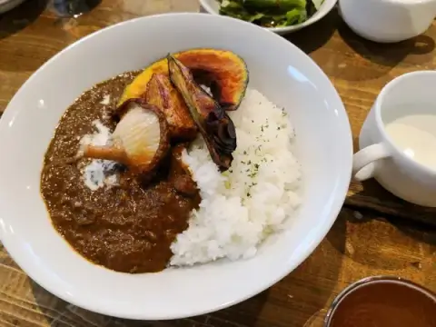 横須賀ビール_よこすか海軍カレー（揚げ野菜トッピング）_横須賀カレー