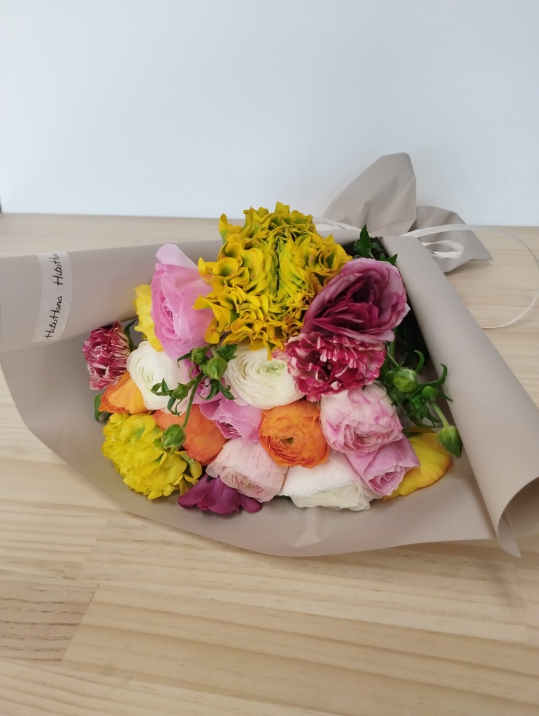 ラナンキュラスの花束・ブーケ | フラワーギフトならHitoHana