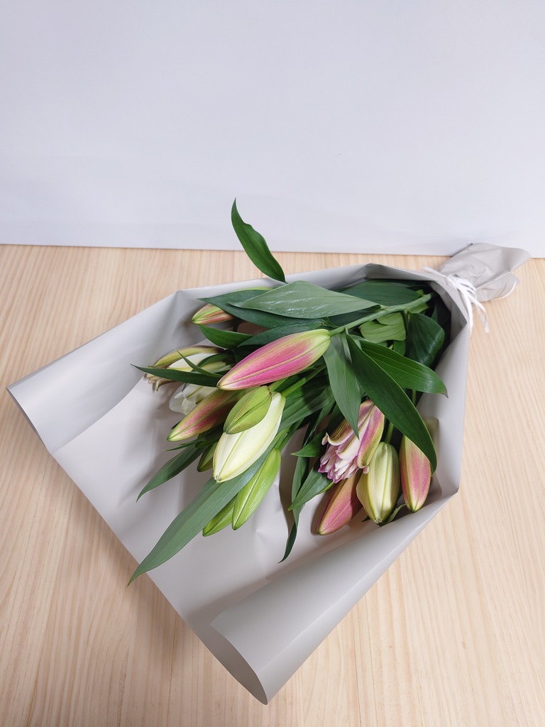 ユリの花束・ブーケ | 花束ならHitoHana（ひとはな）