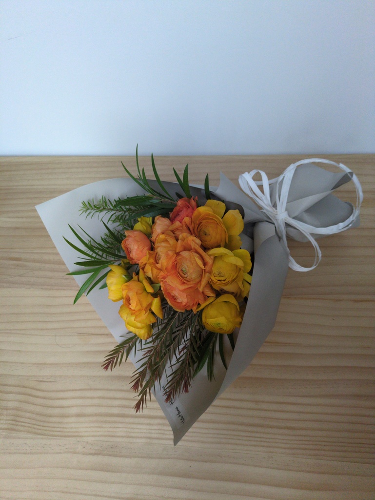 ラナンキュラスの花束・ブーケ | フラワーギフトならHitoHana