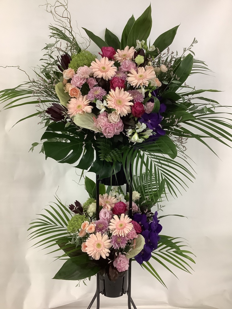 ピンク色のスタンド花 | フラワーギフトならHitoHana（ひとはな）