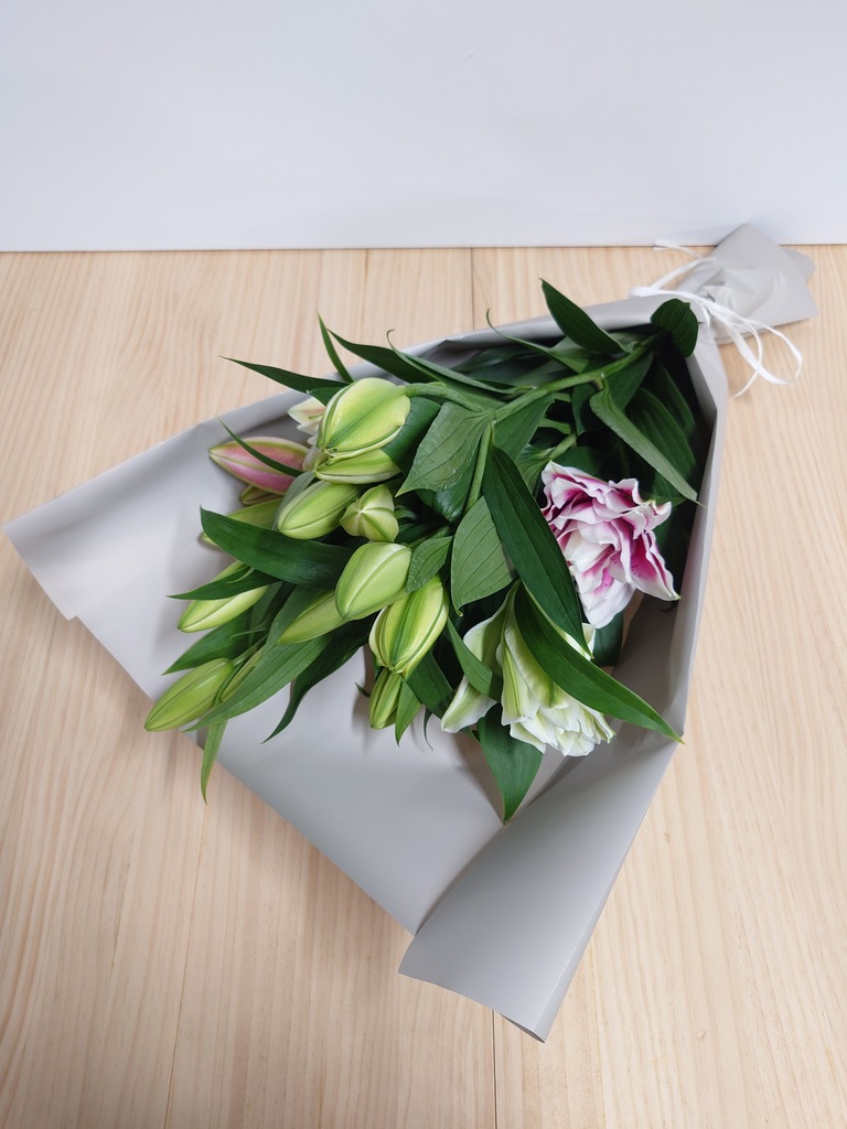 ユリの花束・ブーケ | 花束ならHitoHana（ひとはな）