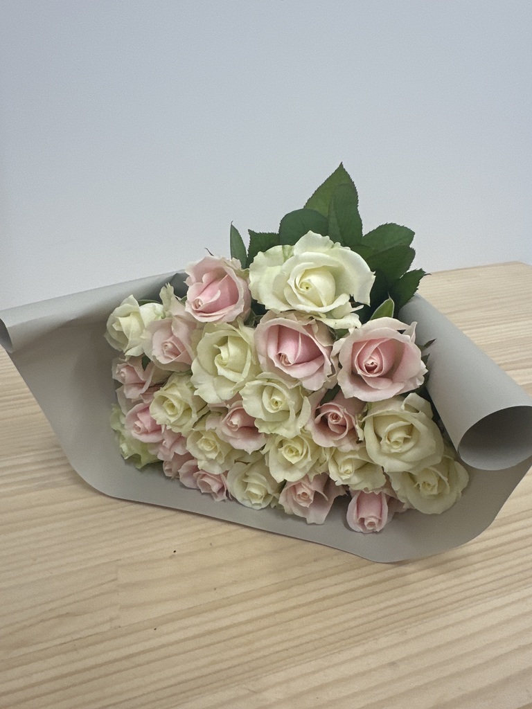 在庫写真 バラ売り可 産地直送 バラ花束 ミックスおまかせ（30本入り）／愛知 榊原薔薇園