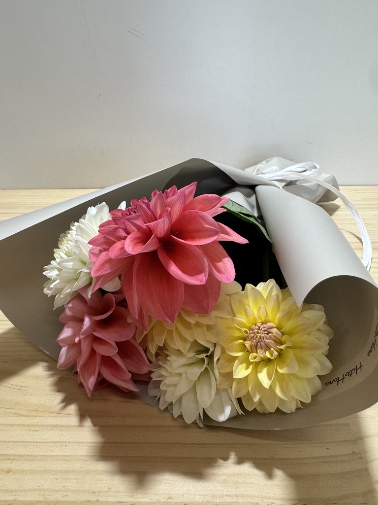 色ミックスの花束 | フラワーギフトならHitoHana（ひとはな）