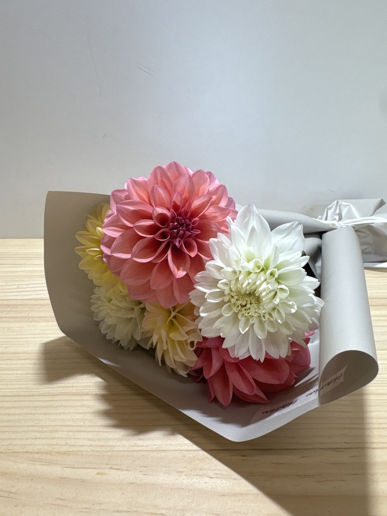 ダリアの花束・ブーケ | 花束ならHitoHana（ひとはな）