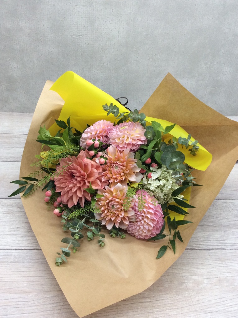 オレンジ色のダリア フラワーギフトの通販ならひとはな