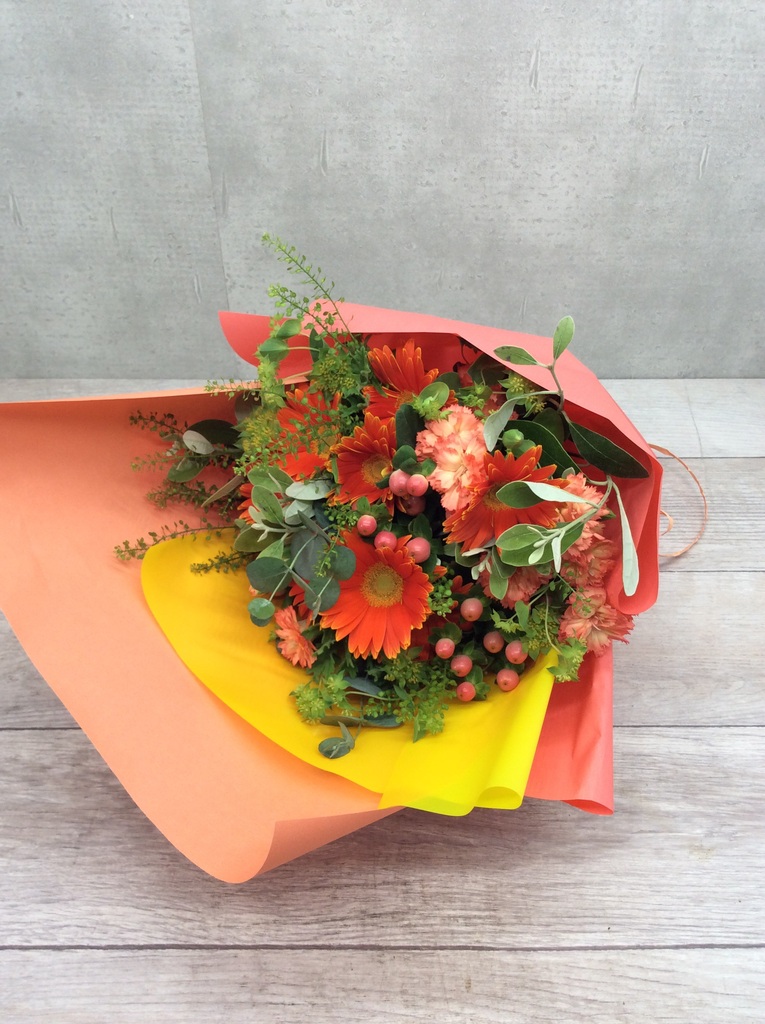 オレンジ色の花束 フラワーギフトならhitohana ひとはな