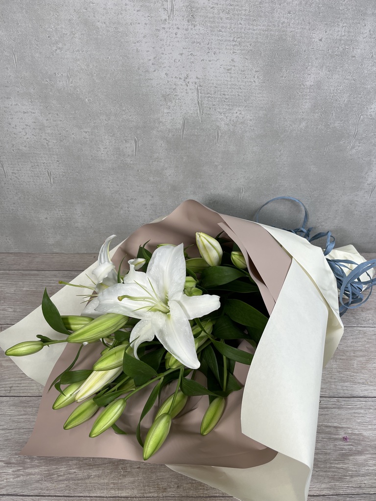 ユリ 花束 ホワイト S 花束ならhitohana ひとはな ユリ 花束 ホワイト S 花束ならhitohana ひとはな