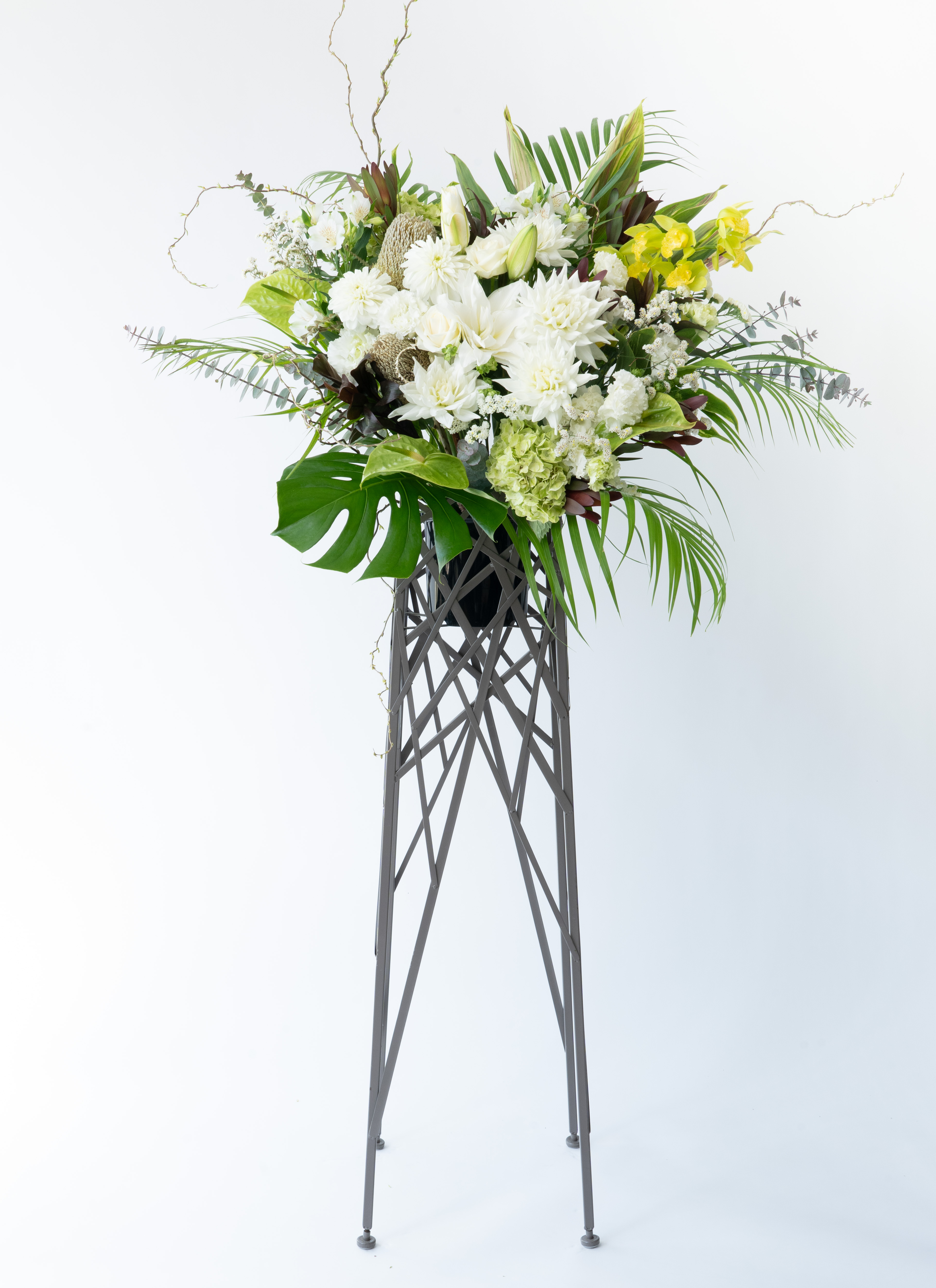 白色のスタンド花 | フラワーギフトならHitoHana（ひとはな）