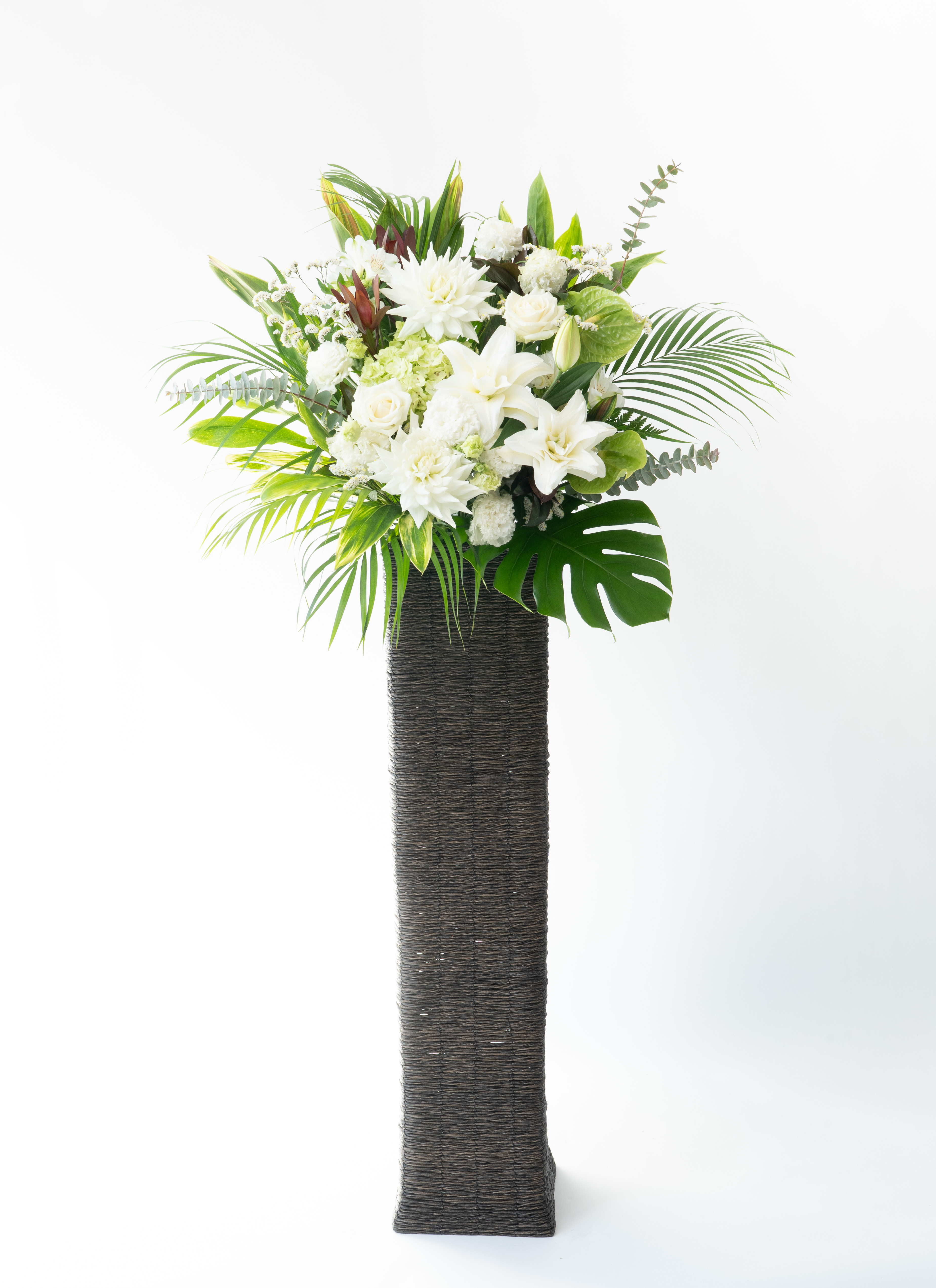 白色のスタンド花 | フラワーギフトならHitoHana（ひとはな）