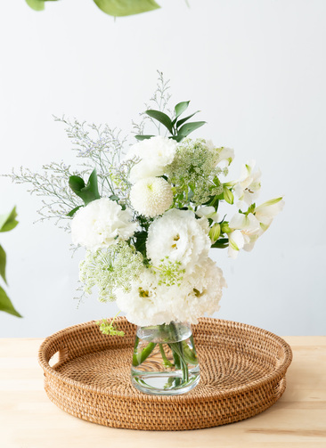 お供え用 カジュアルブーケ マムとトルコキキョウの花束 | 花束なら