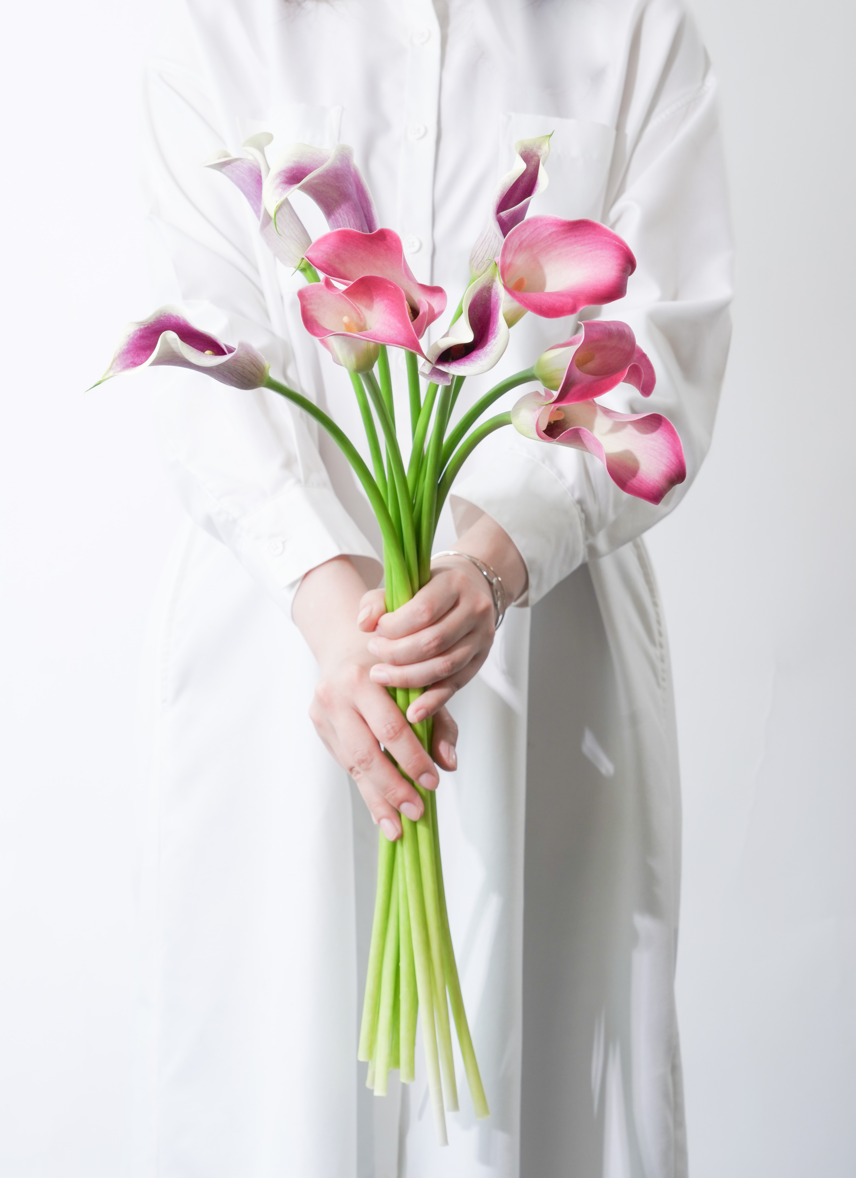 カラーの花束・ブーケ | フラワーギフトの通販ならHitoHana