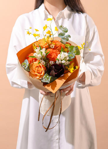 カトレア　オレンジナゲット‘Orange Queen’（花は終わりました） カトレア 花 植物 オレンジ色の写真素材 - PIXTA