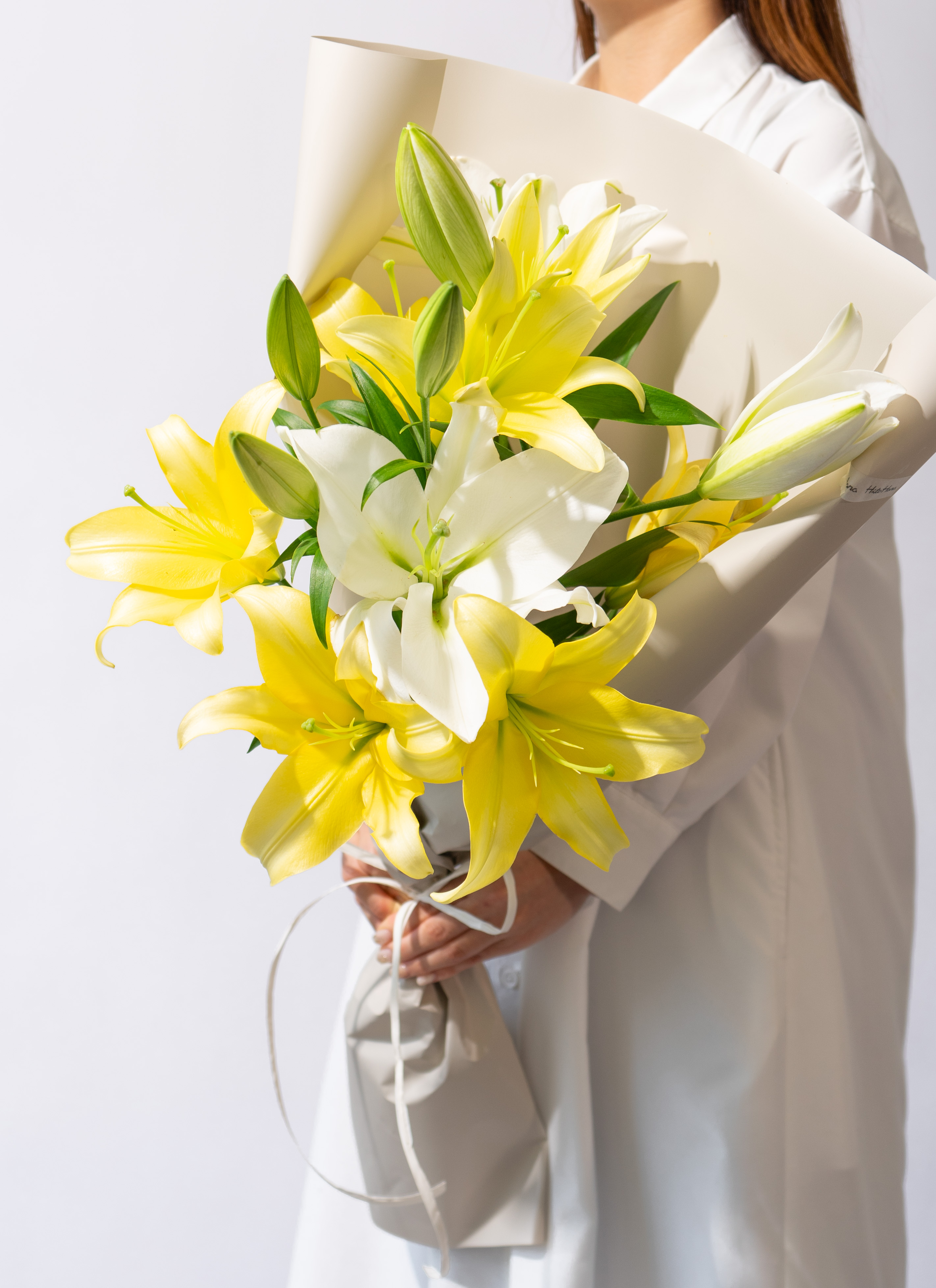 ホワイトユリとバラのロングブーケ 産地直送 オリエンタルユリ ホワイト 3本束／埼玉 百合の滝沢