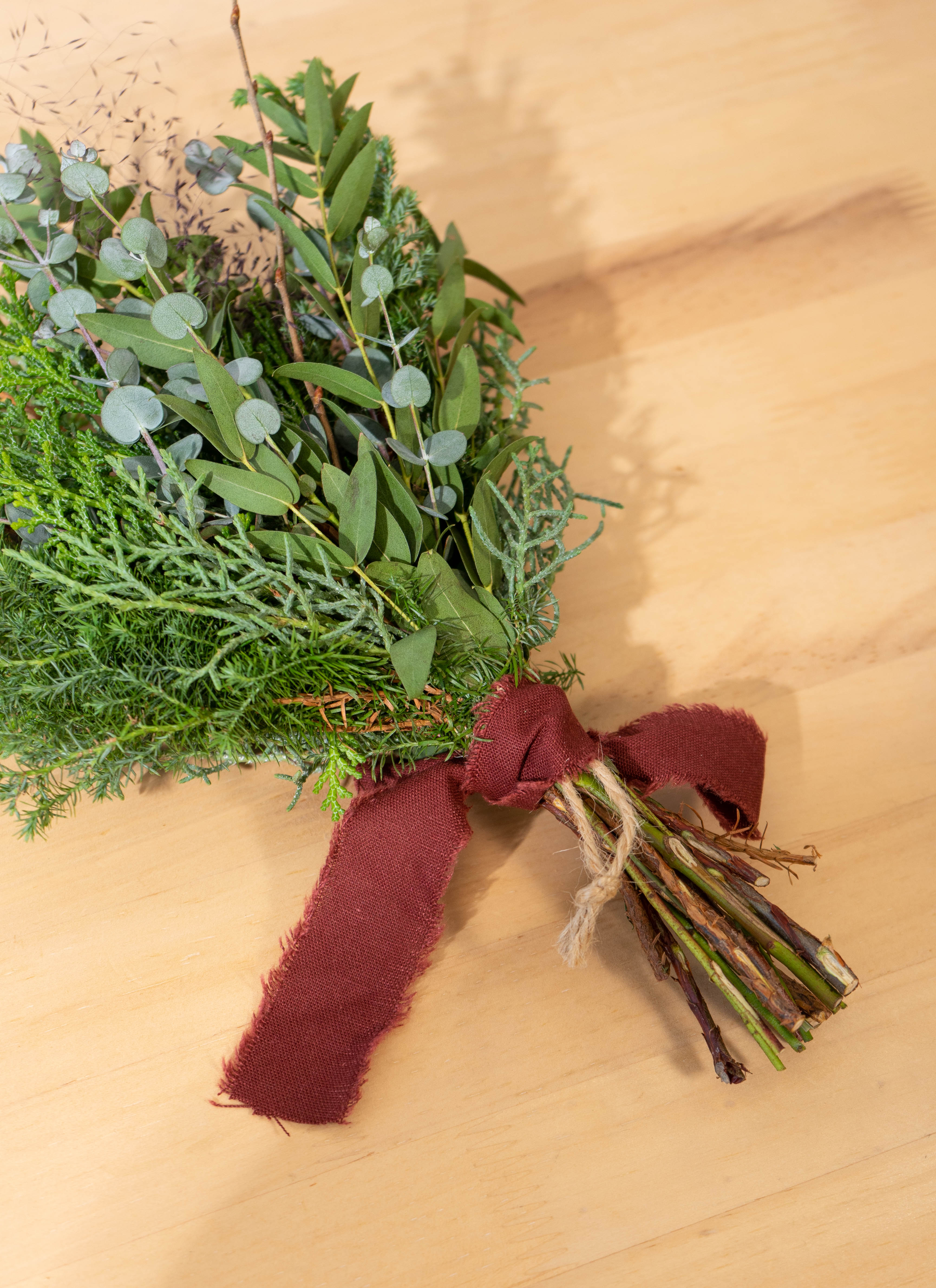 ユーカリスワッグ GREEN＞ユーカリとアレカヤシのスワッグ 商品ページ - 土と風の植物園