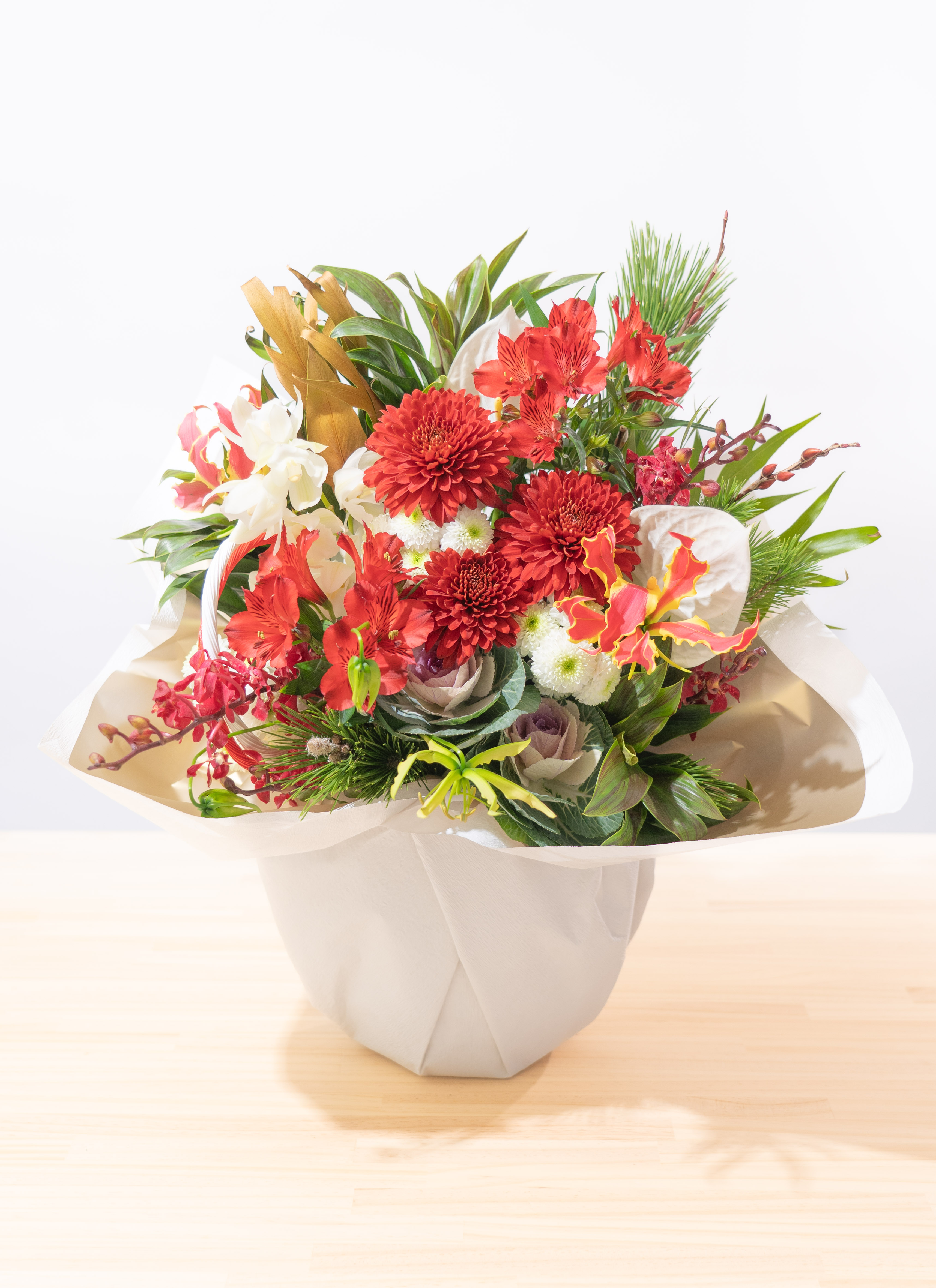 お正月 アレンジメント レッド・ホワイト L | アレンジメントなら