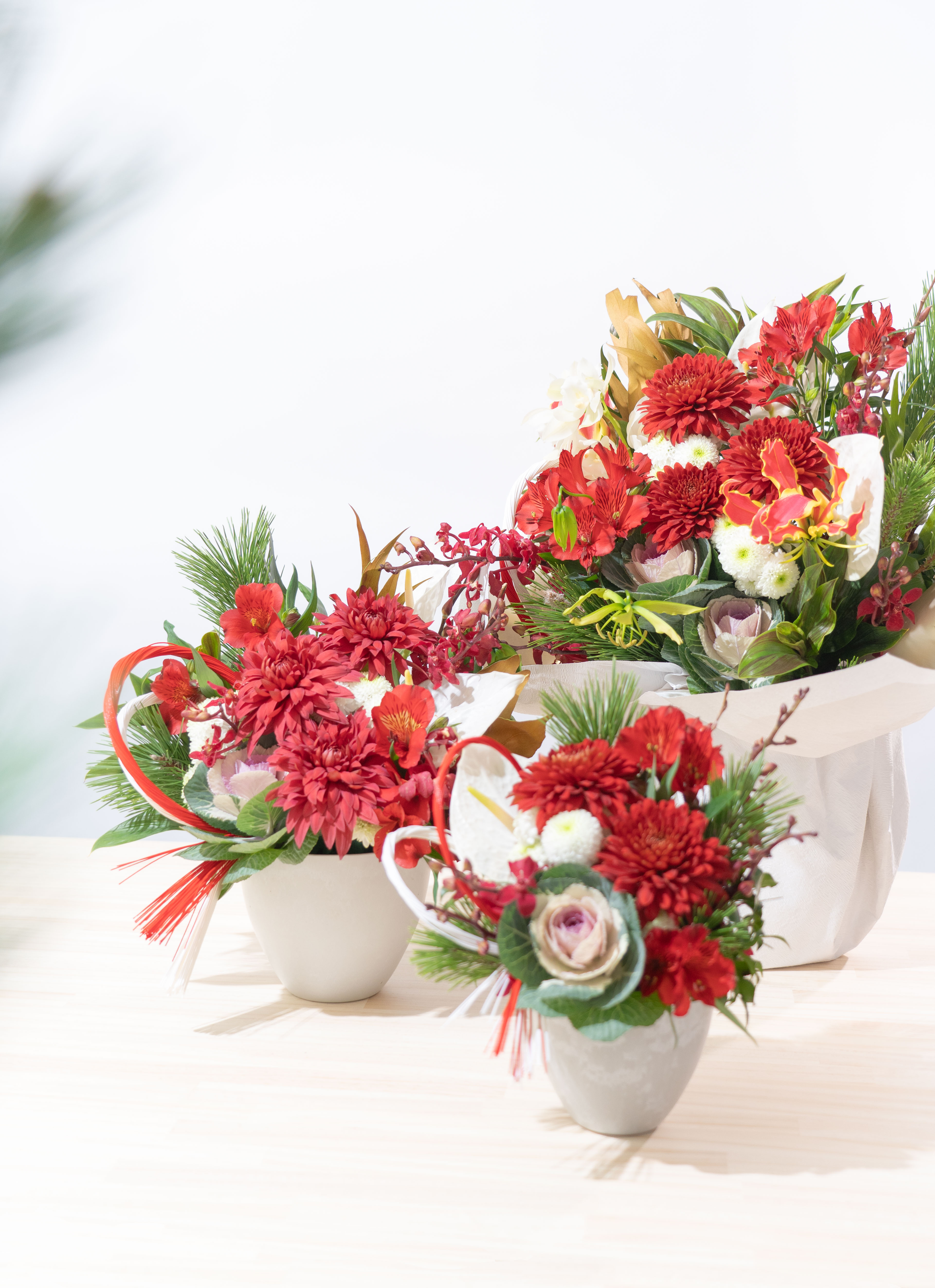 豪華絢爛！お正月フラワーアレンジ♡フラワーアレンジメント♡造花アレンジ お正月 アレンジメント レッド・ホワイト S | アレンジメント