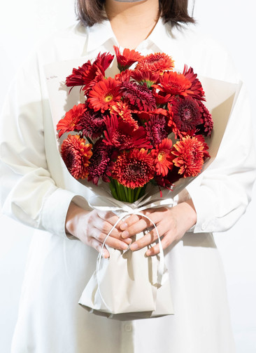 産地直送 ガーベラ レッドミックス花束 （30本）／静岡 松下園芸からお