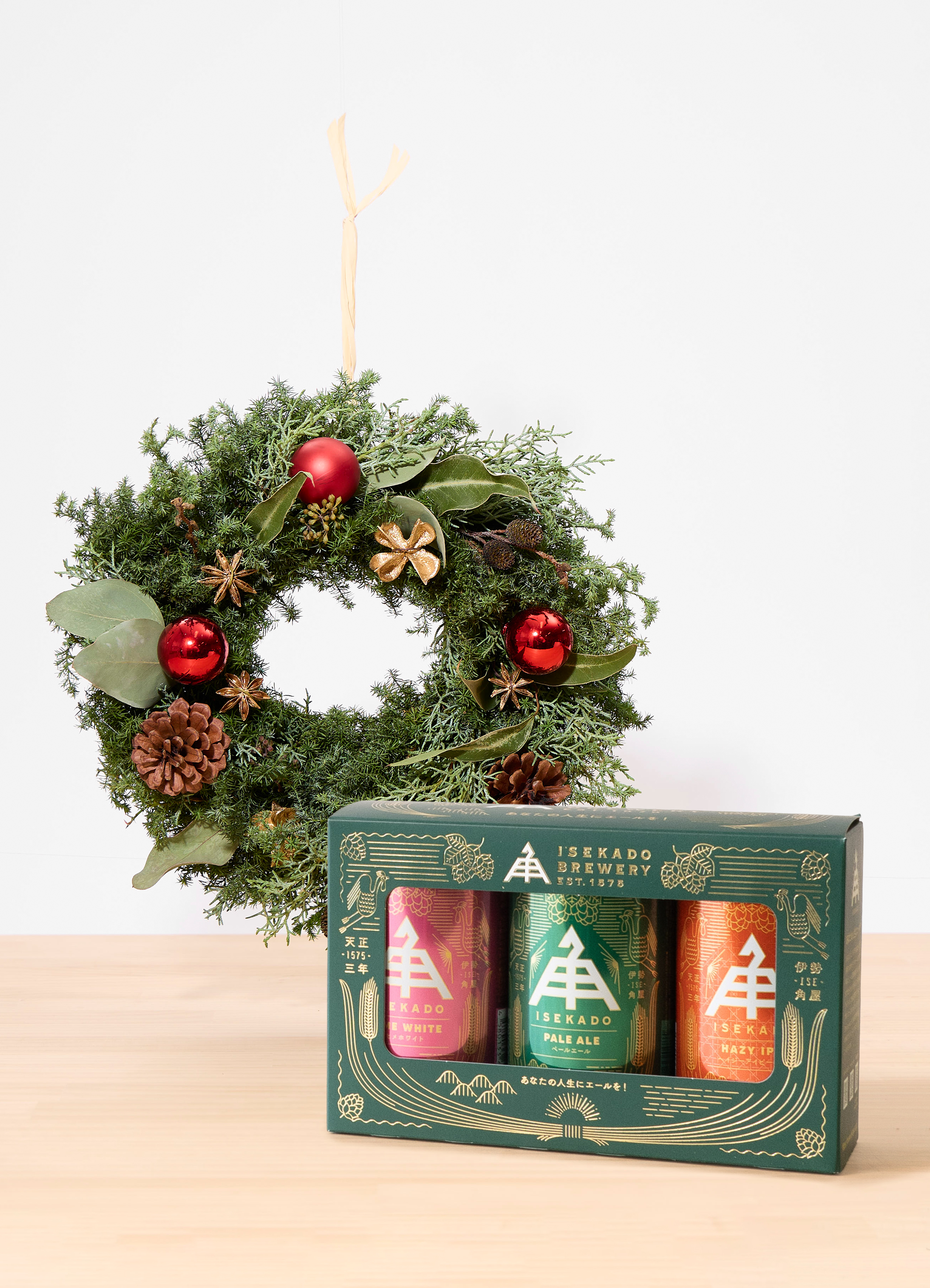 ISEKADO缶 3缶パックとクリスマス てづくりのフレッシュリース レッド