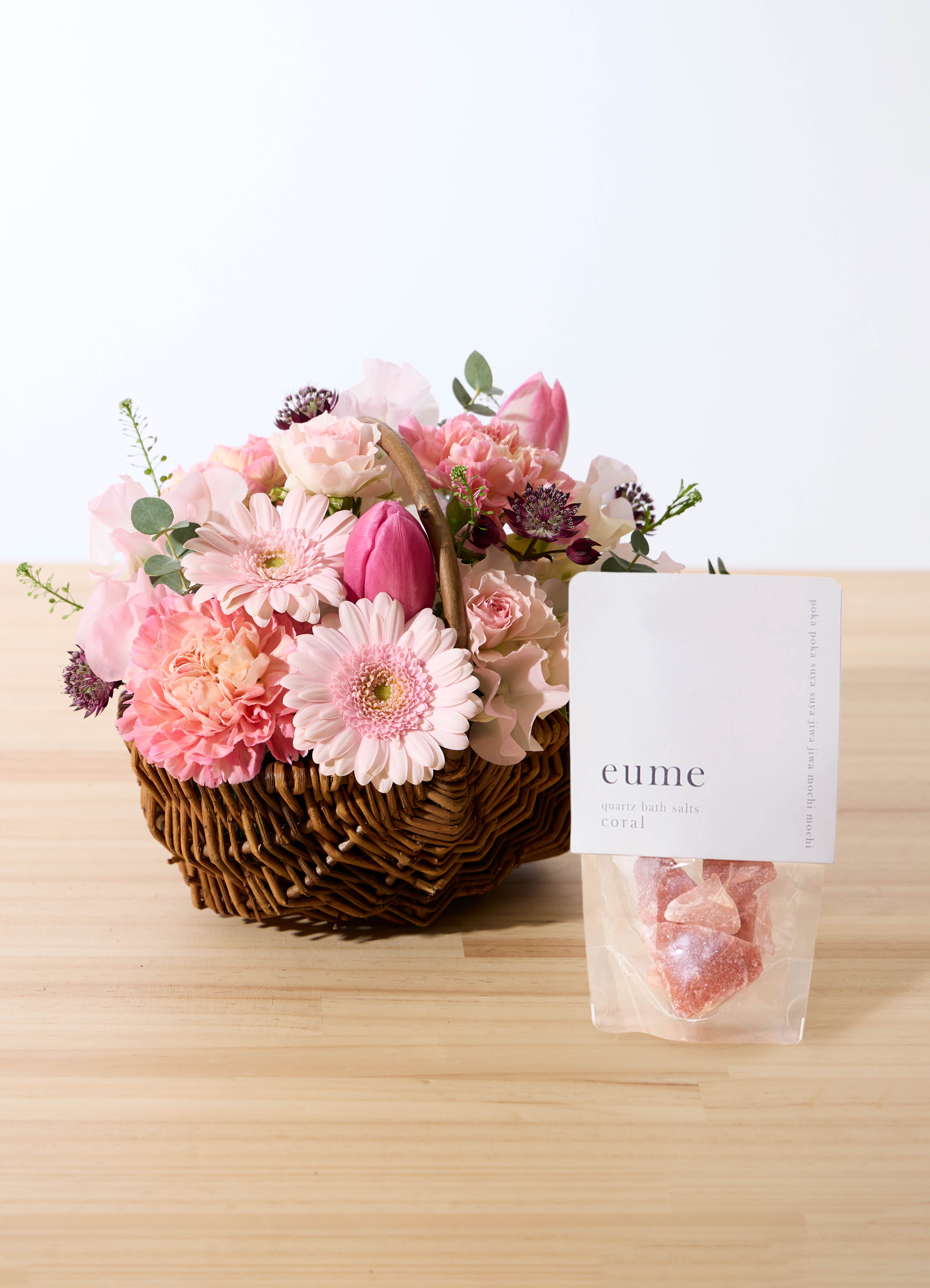 eume クォーツバスソルト コーラル トライアルと立春のアレンジメント