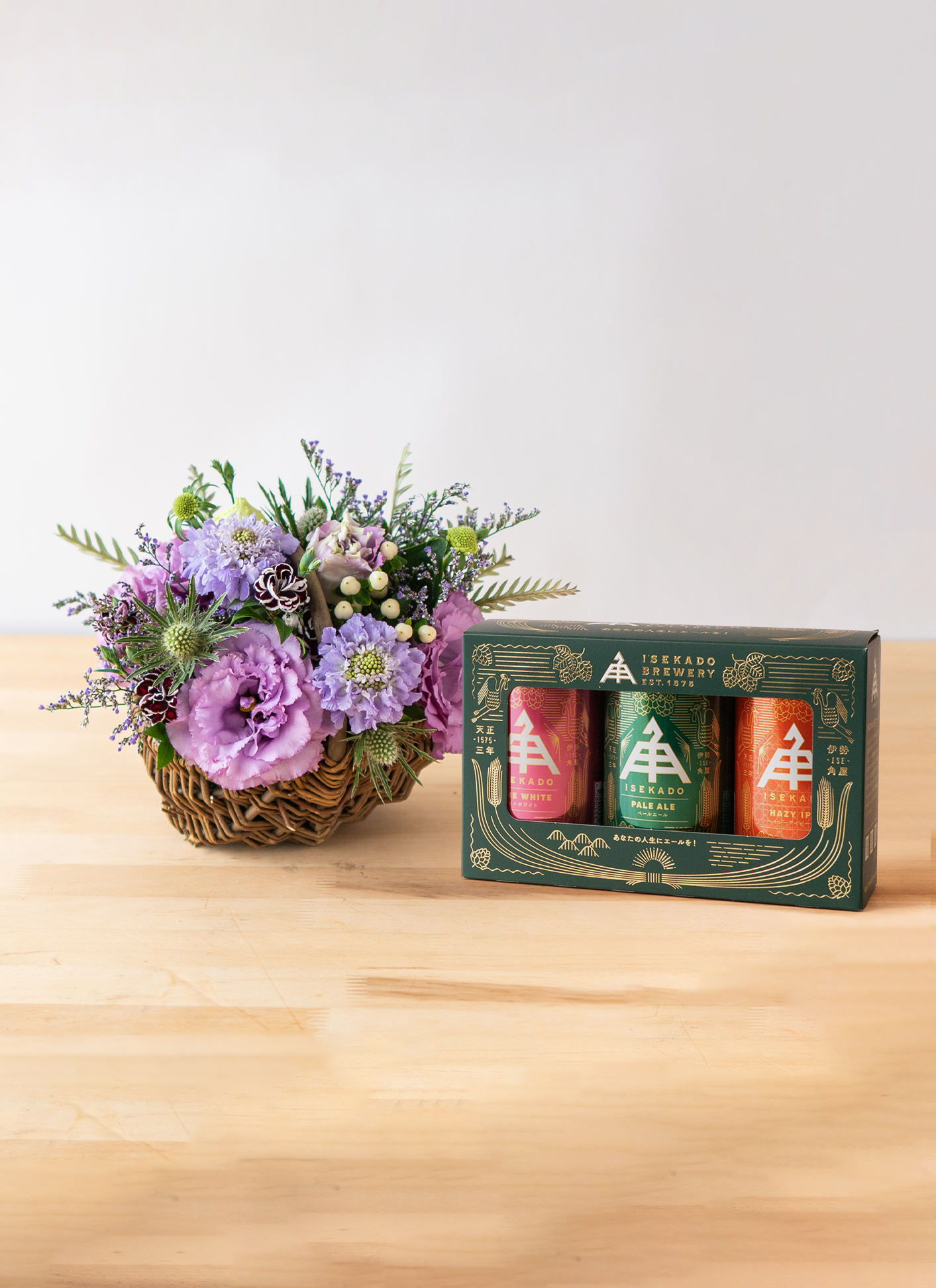 あたまになります。 アンティークキルト＆かご・お花3束セット·͜· ♡ ISEKADO缶 3缶パックと初夏のアレンジメント トルコキキョウ パープル