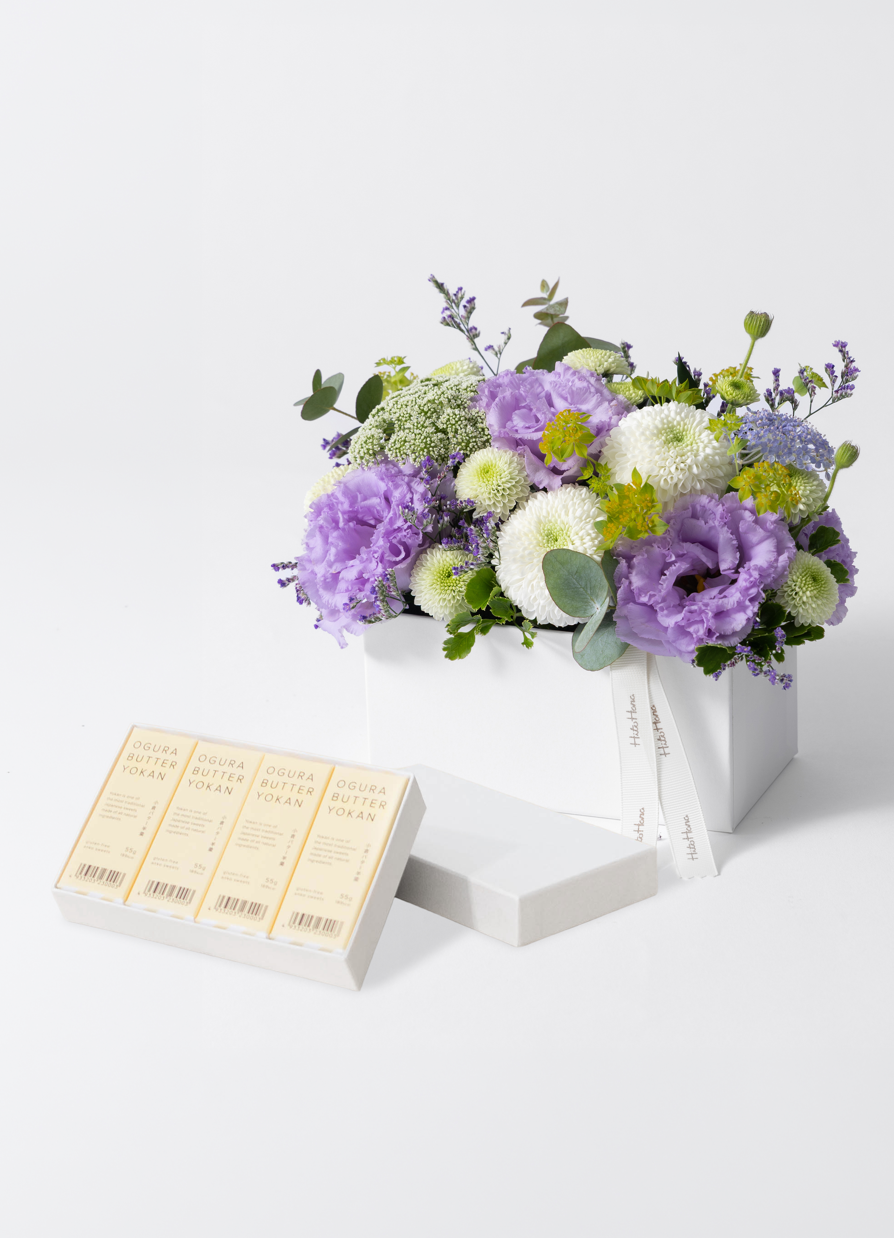 フラワーアレンジメント まゆ様オーダー商品 都松庵 OGURA BUTTER YOKAN 4pcsとお供え花 アレンジメント パープル S