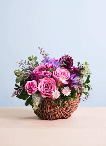 バラ アレンジメント パープル S 編み込みバスケット | アレンジメント