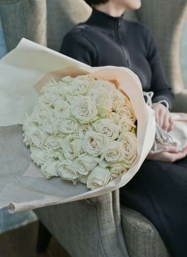 花束ブーケブランケット 白薔薇 花束ブーケブランケット 白薔薇 バラ 50本ブーケ ホワイト | 花束なら