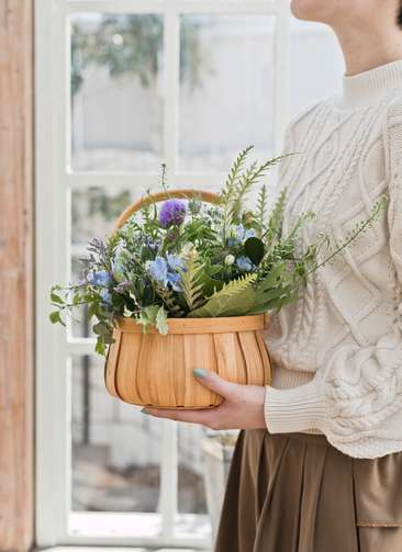 草花系 アレンジメント ブルー＆パープル S ラウンドバスケット