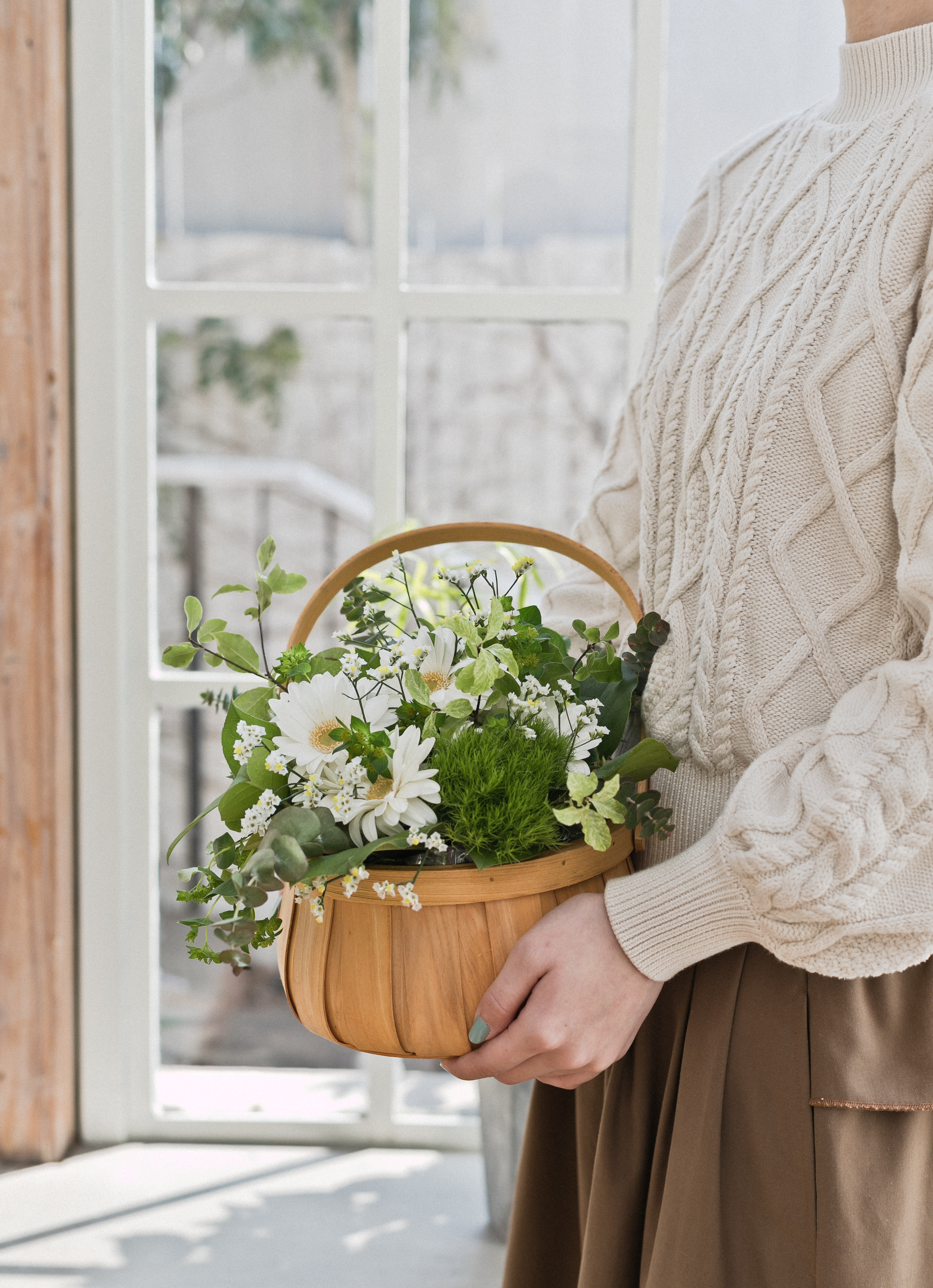 ガーベラ アレンジメント ホワイト S ラウンドバスケット