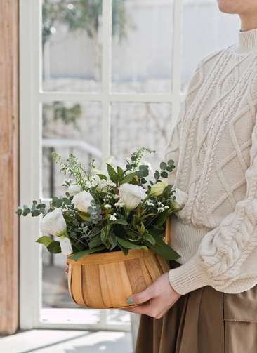 トルコキキョウ アレンジメント ホワイト S ラウンドバスケット