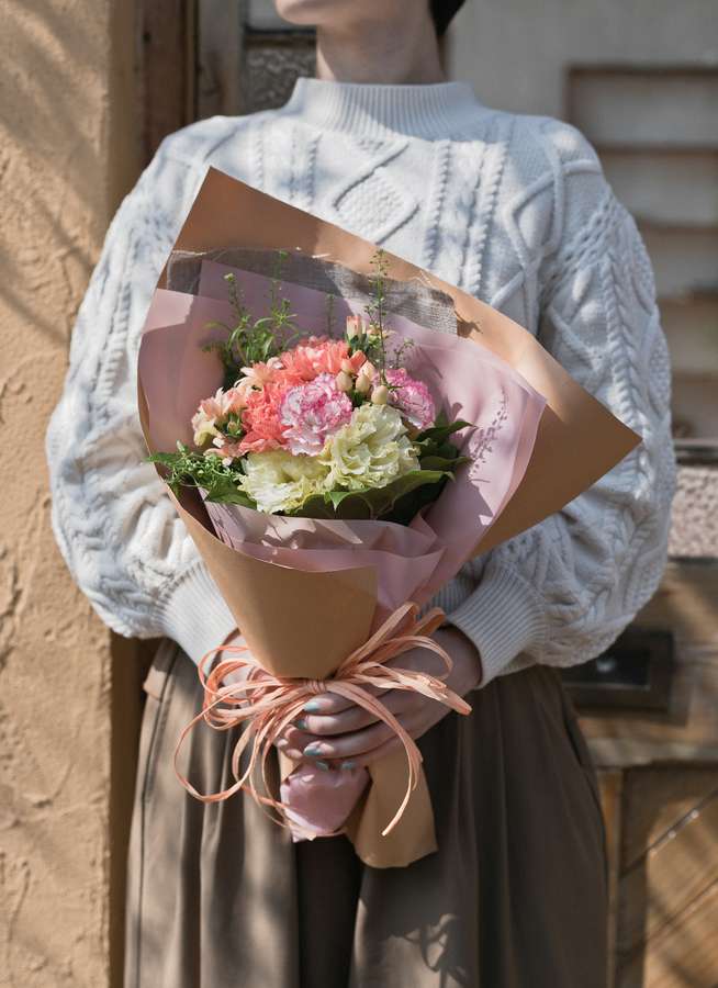 カーネーション 花束 ミックス M ナチュラルブーケ 花束ならhitohana ひとはな