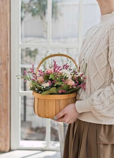 カーネーション アレンジメント ブラウン S ラウンドバスケット