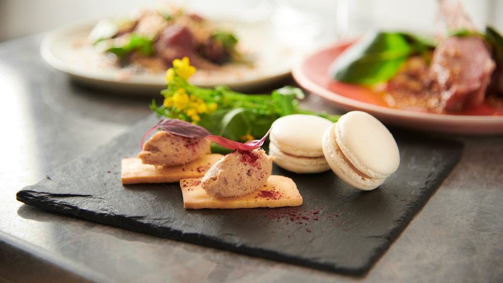 フレンチビストロで伝統料理を気軽に、リーズナブルに楽しもう｜ヒルズライフ HILLS LIFE