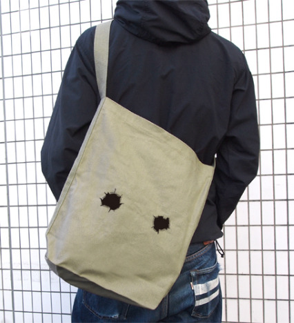 乱歩奇譚 影男フェイス ショルダートート サンドカーキ ホビーの総合通販サイトならホビーストック