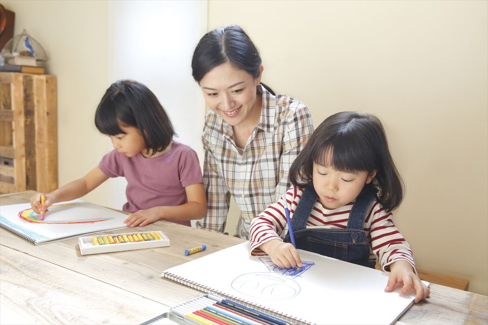 アートセラピーでスキルアップ 子どもたちに寄り添える保育士に 保育士お役立ちコラム 保育fine