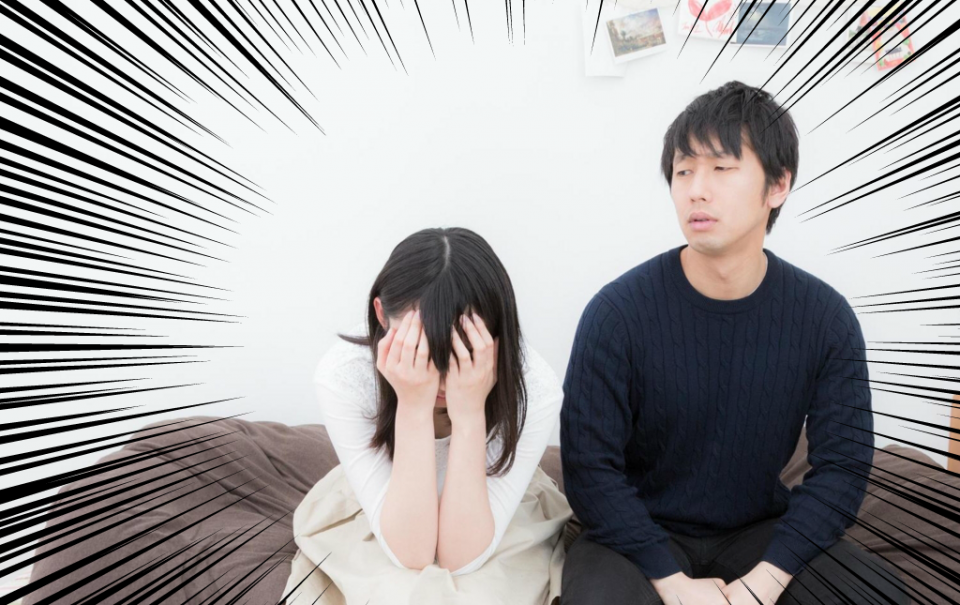 悩む保育士