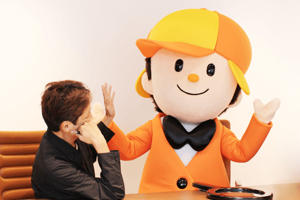 審査が白熱する水野さんとホームズくん