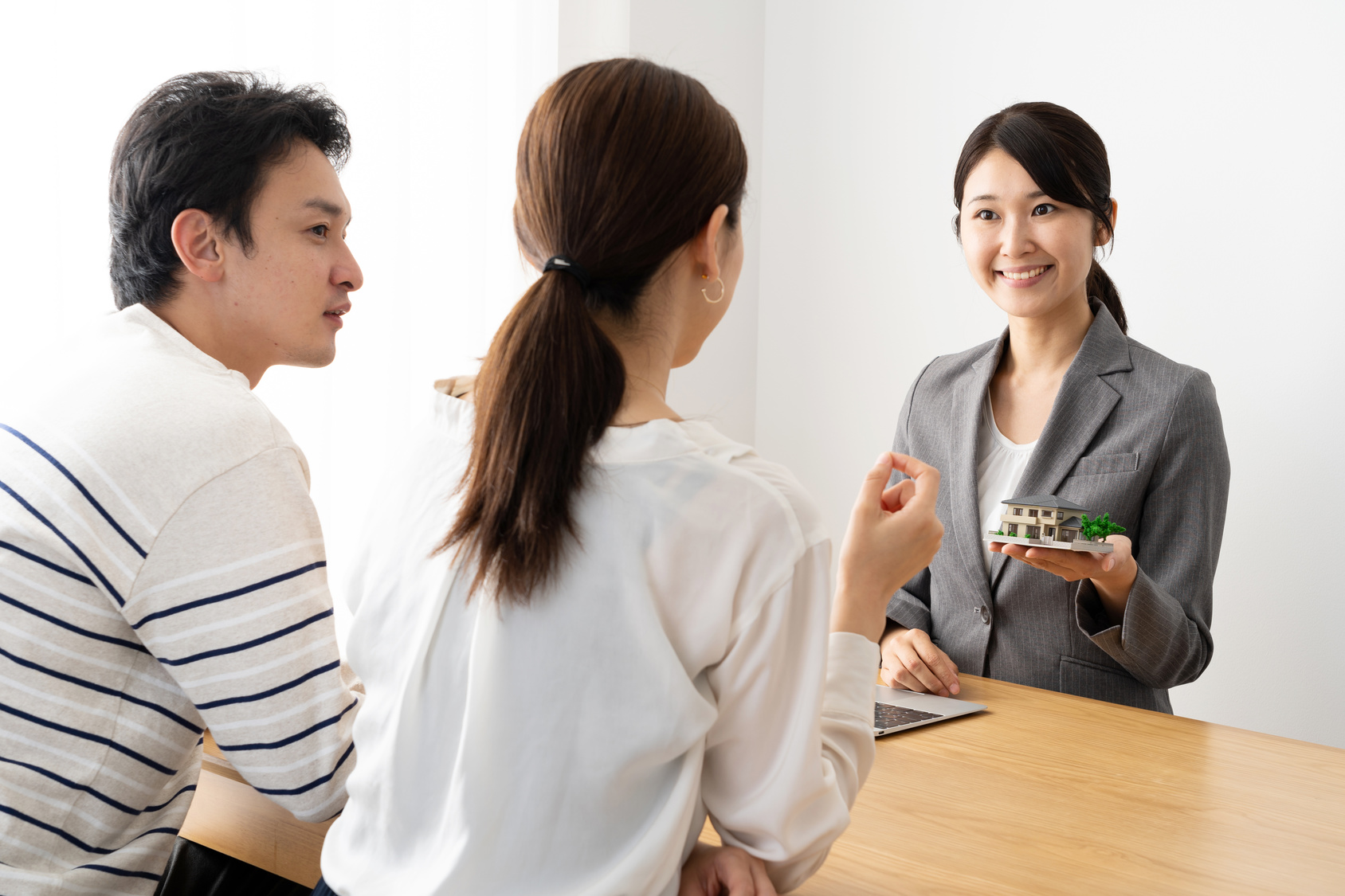 ホームズ 住宅ローンを組む共働きの夫婦向け 連帯債務者を立てるメリットとデメリット 住まいのお役立ち情報