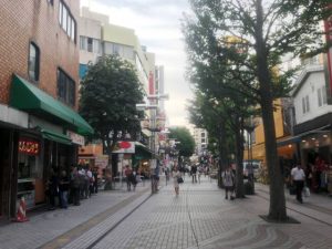 八王子駅前の商店街