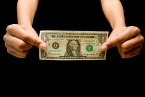 途中解約で違約金は発生する?