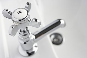 少なくとも3日前には水道局へ連絡を