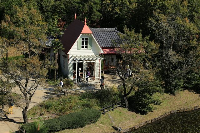 サツキとメイの家(愛・地球博記念公園で再現されたもの)。2020年代初頭に「ジブリパーク」(仮称)がオープンする予定も。